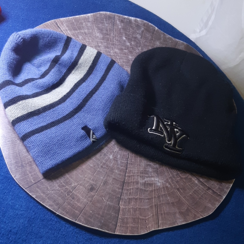 Kids - NY + True North tuques| 9/10